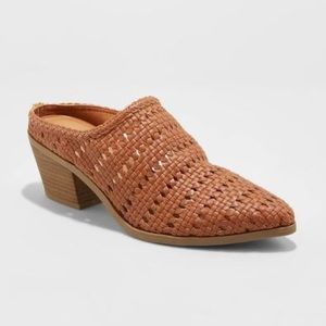 $5.95 ship 📪NIB Kallie Woven Healed Mules 7
